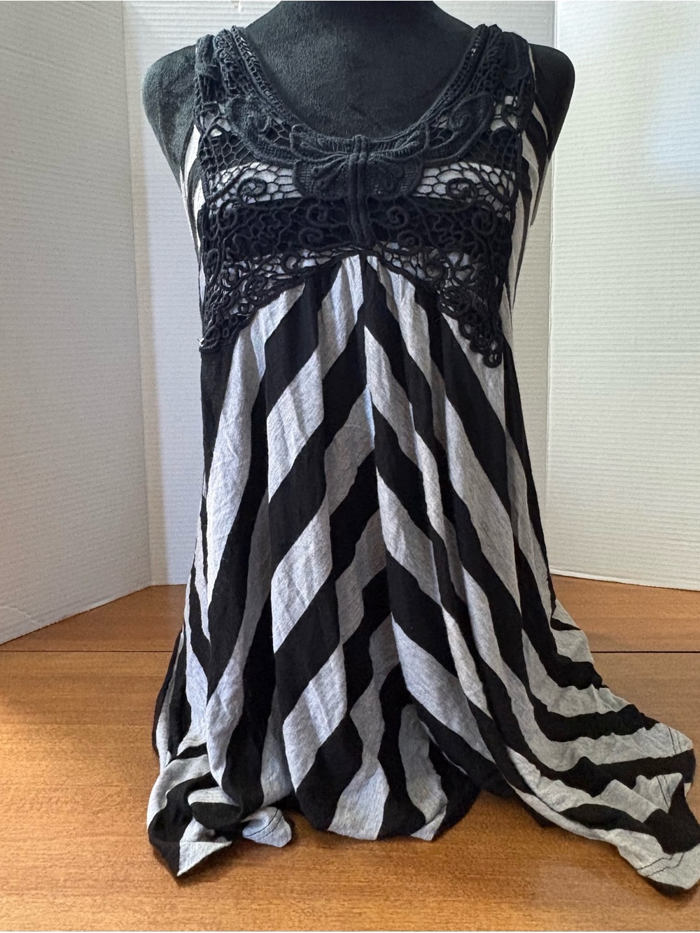 Y2K Black & White Striped Crochet-Detail Sleeveless Top